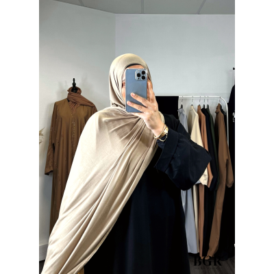 Hijab Jersey Coton Taupe : un hijab doux, respirant et élégant