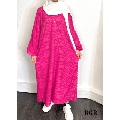 Trouvez votre tenue estivale parfaite avec notre robe longue en tissu bouclette et ses boutons dorés - BGR Boutique